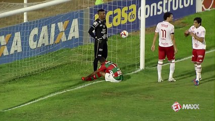 INACREDITÁVEL! Paulinho perde chance incrível de cabeça