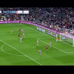 @neymar nutmegs beautifully and he is brought down • Barcelona lead 2-1 with 2 Neymar PKs #Panna