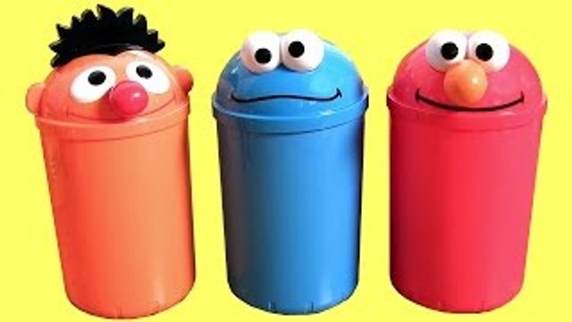 Cookie Monster, Elmo, Oscar Kinder Surprises Sesame Street Huevos Sorpresa