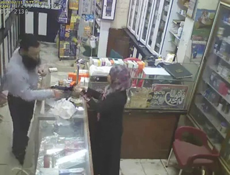 یار کیا ھی چلاک عورت ھے اس نے تو یہ بات سچ ثابت کر دی کہ خواتیں کا کوئی اعتبار نہیں