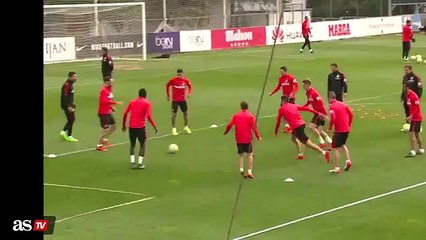 Fernando Torres ugly tackle at Angel Correa in training