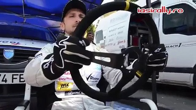 Yarı çıplak vaziyette hunharca dans eden genç - Funny videos - Komik videolar