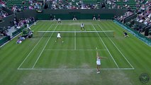 Ünlü tenisçi seyircinin kuşağına düştü - Funny videos - Komik videolar