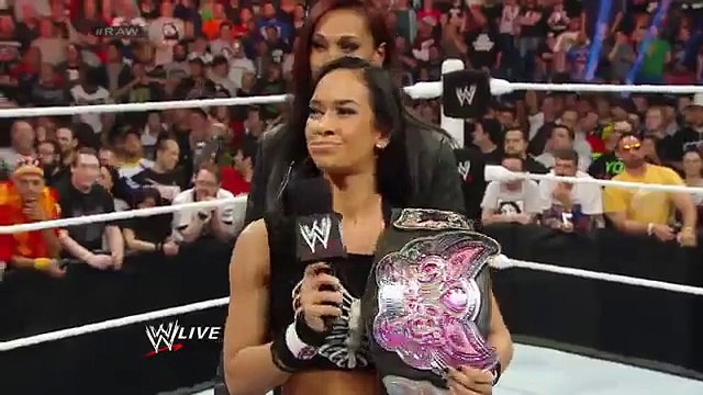 Paige vs. AJ Lee - Divas Championship Match_ Raw, April 7, 2014