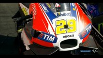 MotoGP Andrea Iannone is hitting seagull in front of Jorge Lorenzo - Phillip Island 2015 Australia