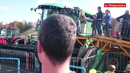 Скачать видео: Pontivy. Ohhh La Vache : un indéniable succès populaire