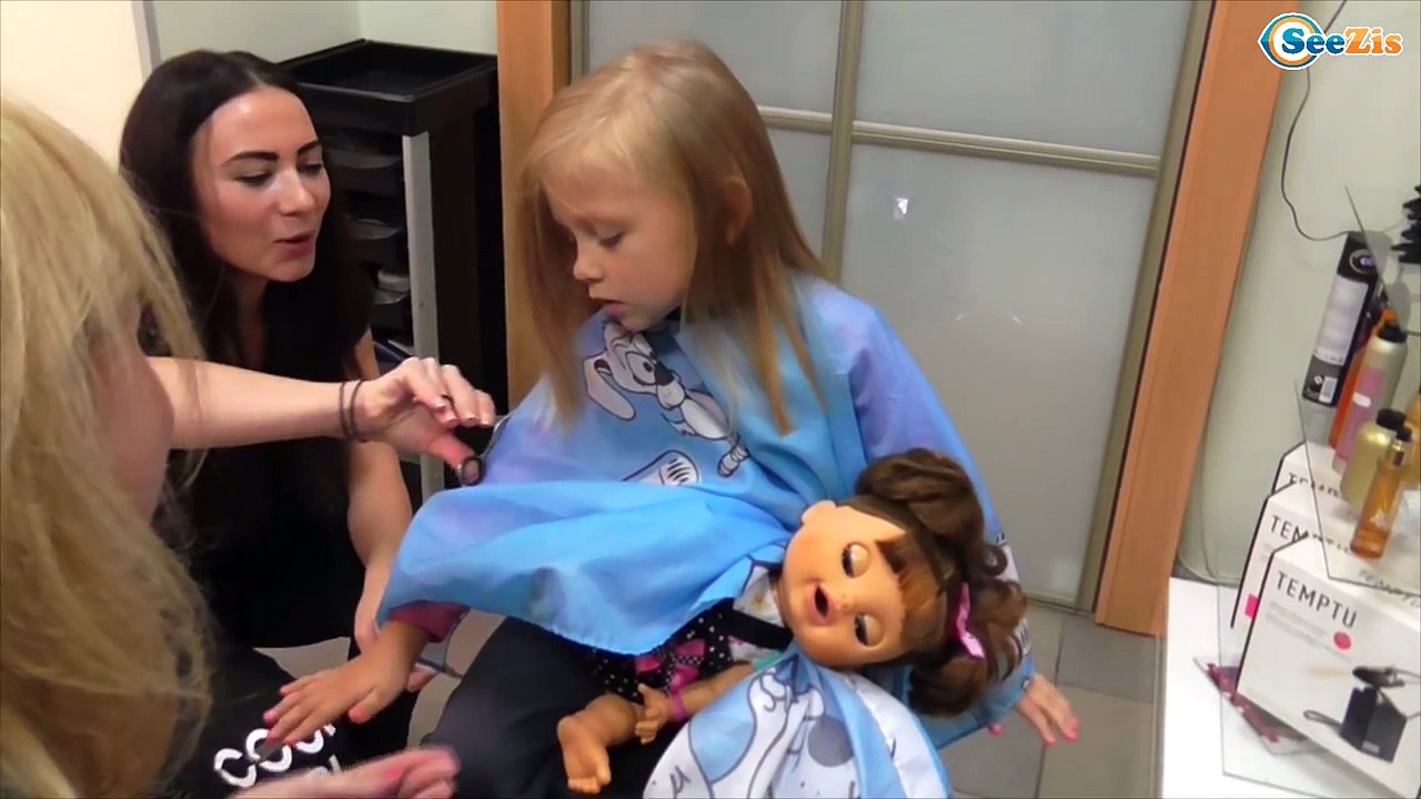 ✔ Кукла и девочка Ярослава идут в Салон Красоты - A Alive Doll and Yaroslava go to a Beauty shop ✔