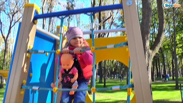 ✔ Кукла Ненуко и Ярослава гуляют в Парке на Детской Площадке. Nenuco Doll go for a walk in the park