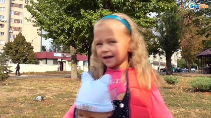 ✔ Кормим птичек в Парке с куклой Беби Борн - We feed birds in the park with Baby Born Doll  ✔