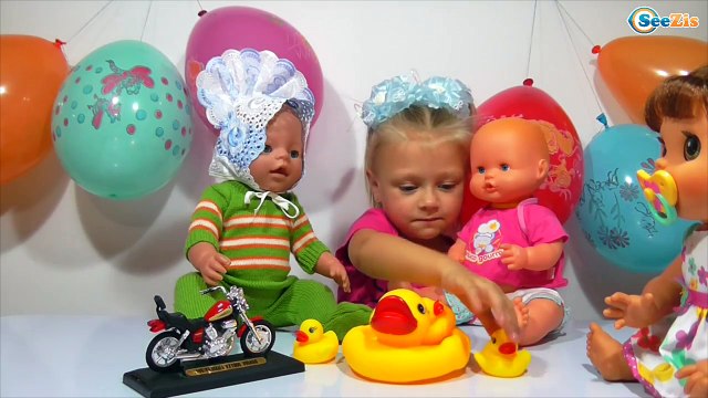 ✔ Девочка Ярослава отмечает День Рождения Куклы Беби Борн - A birthday for Baby Born Doll ✔