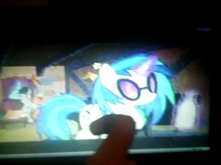 Vinyl and Octavia latino