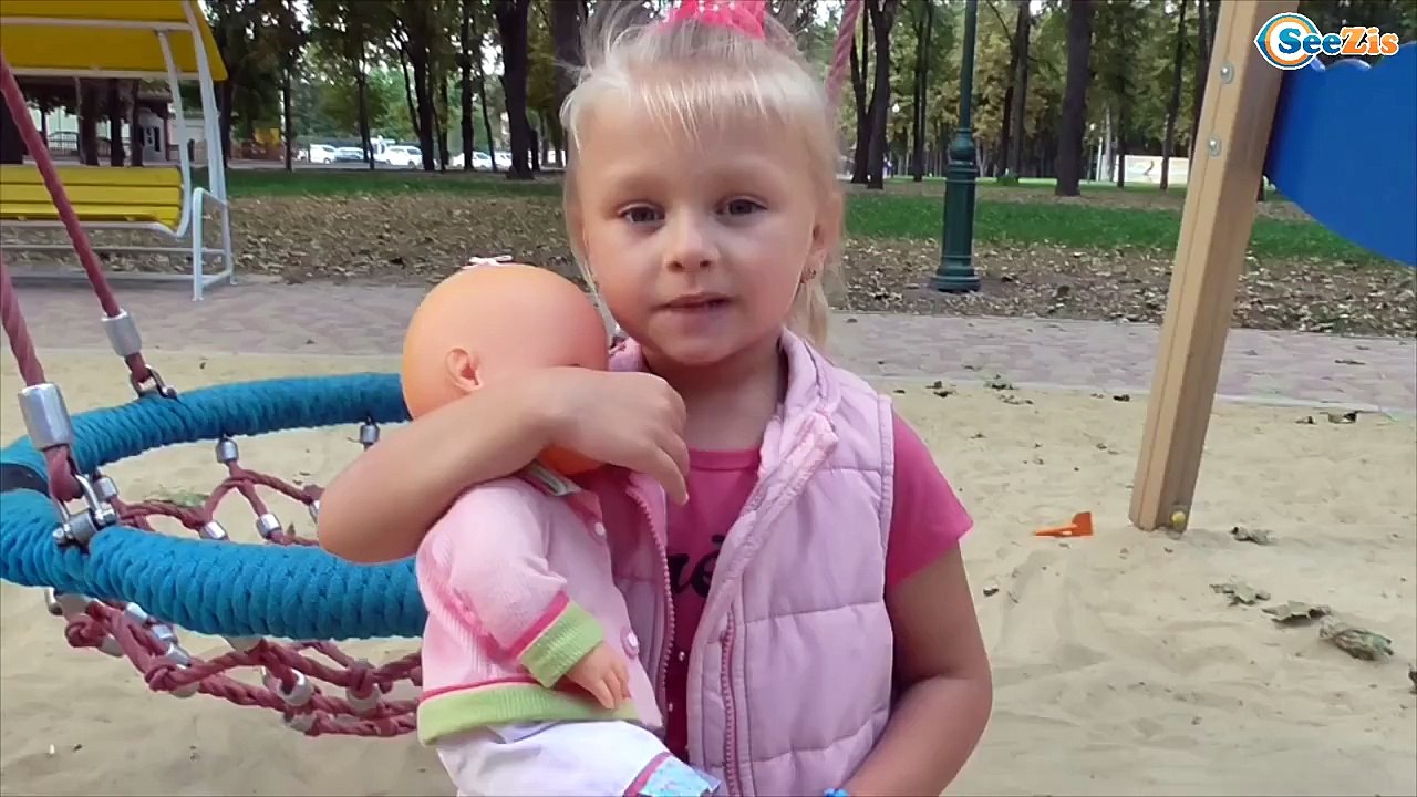 ✔ Кукла Ненуко и Ярослава на Детской Площадке в Парке. Видео для девочек - Nenuco Baby Doll ✔