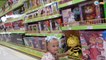 ✔ Кукла и девочка Ярослава. Поход в Магазин игрушек. A Alive Baby Doll goes to the store to buy toys