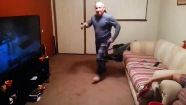 Парень спросил_ Отец, а ты умеешь танцевать