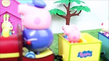 Pig George da Familia Peppa Pig andando de Trenzinho do Vovô!! Em Portugues Toys