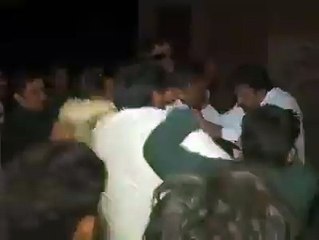 people beating PML-N minister in lahore when he asks for vote