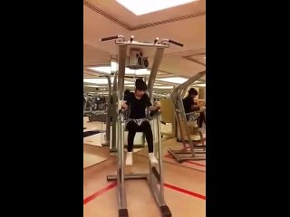 Qandeel baloch doing workout at gym