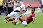 Com um a menos, São Paulo arranca empate e complica Vasco no Brasileiro