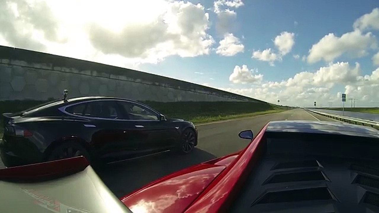 Tesla Model S P85D vs Lamborghini LP570-4  Drag Racing