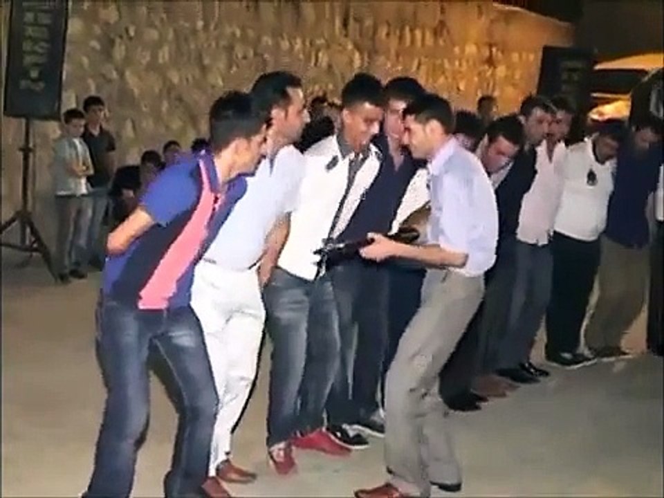 Bazidli Gençler Düğünde Coşuyor Kürt Halayı 2015