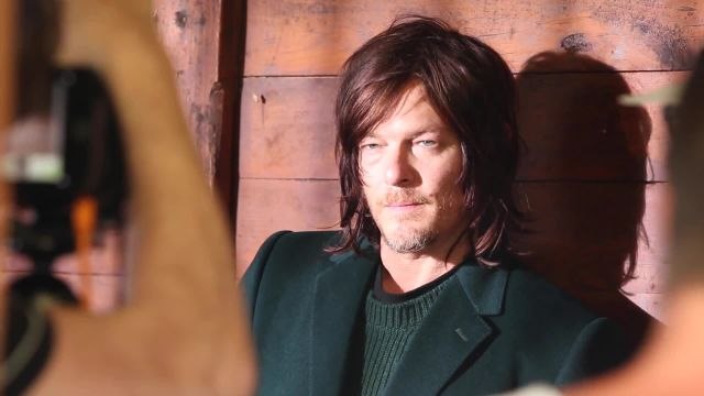 Details Celebrities - Norman Reedus Plays Walking or Dead?