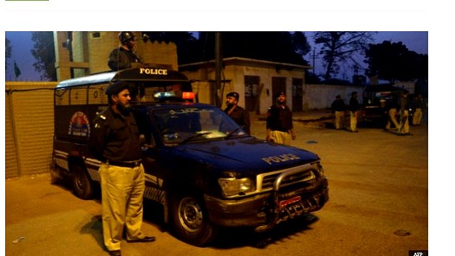 Police eight Karachi police terrorists were killed , wounded SHO