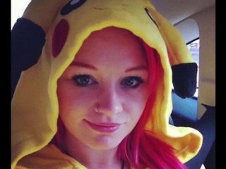 Sexy Fangirls That Will Have You Hooked After Just One Look