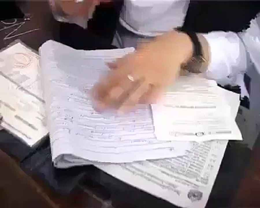 Girl Cheeting Videos - لڑکیاں زیادہ نمبر کیسے لیتی ہیں ، ذرا اس ویڈیو میں دیکھیں کیا گل کھلا رہی ہیں