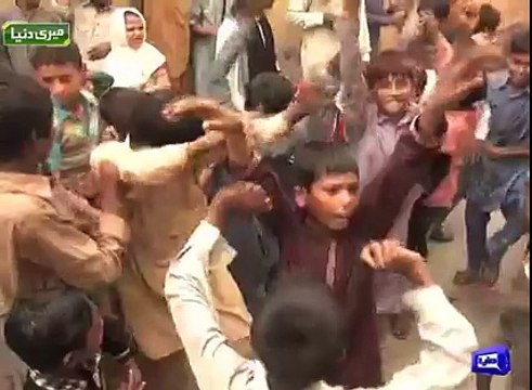 3Foot ka dulha, 5 Foot ki dulhan ko ghar lay aya