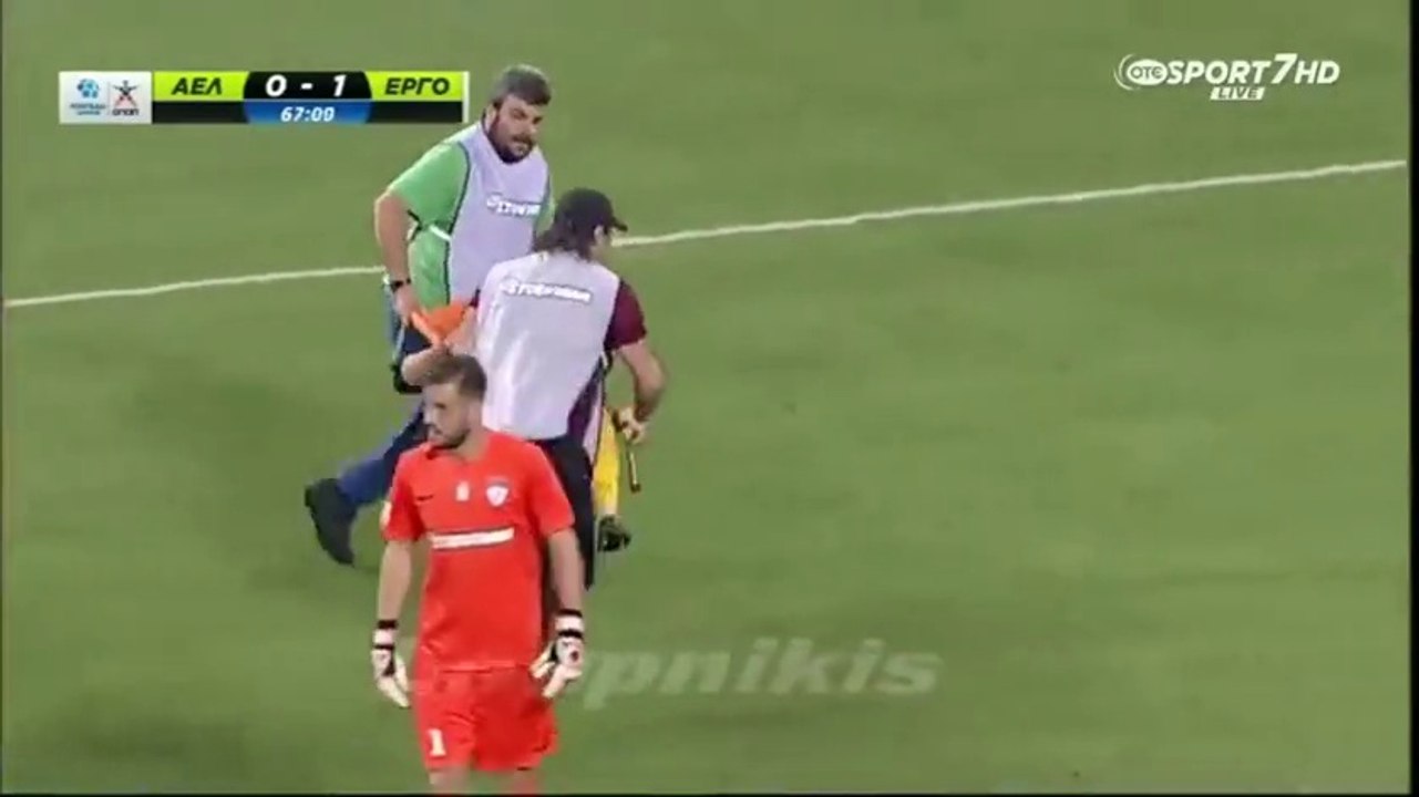 Greek stretcher bearer drops injured player and then falls on top of him - this is hilarious - Copie