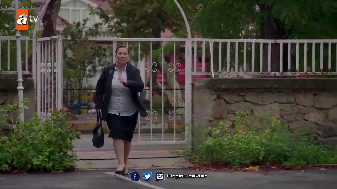 Kırgın Çiçekler 17.Bölüm - Ben seni sadece doğurdum, benim kızım Derin!