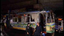 Mueren 11 pasajeros de un autobús al explotar una bomba en Pakistán