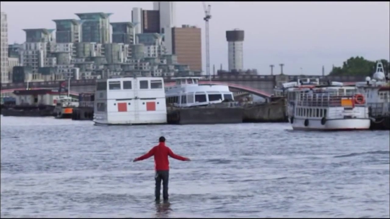 ligevægt lektie underkjole Magician Walks On Water - Amazing - video Dailymotion