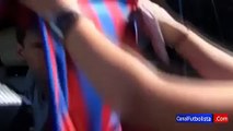 Messi asiste a entrenar en su día libre y firma autógrafos a sus fans • 2015