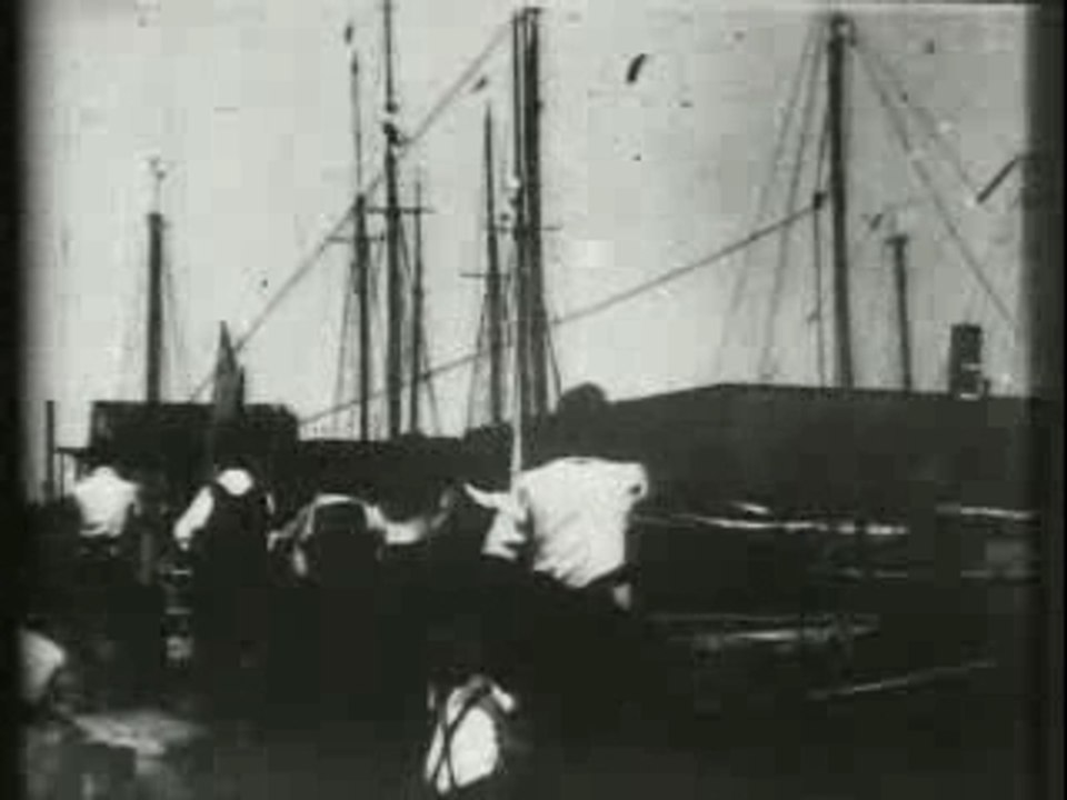 1900 - Launching a Stranded Schooner