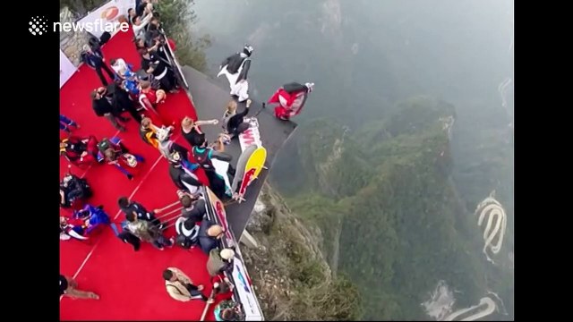 2015 World Wingsuit League held on Chinese mountain