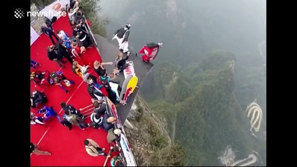 2015 World Wingsuit League held on Chinese mountain