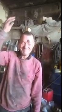 La blague de l'œuf sur la tête