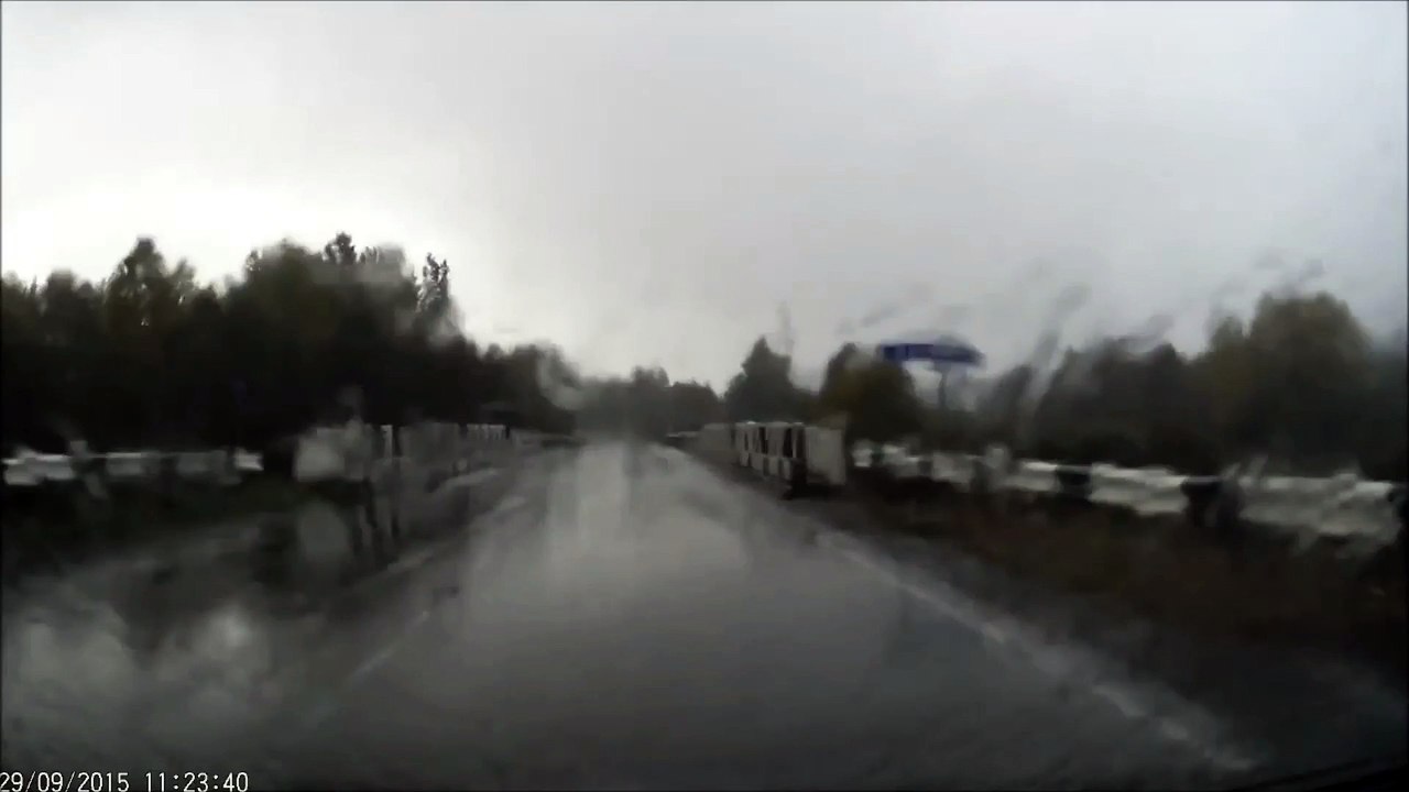 Allons y nettoyer la voiture dans la boue, comme les cochons