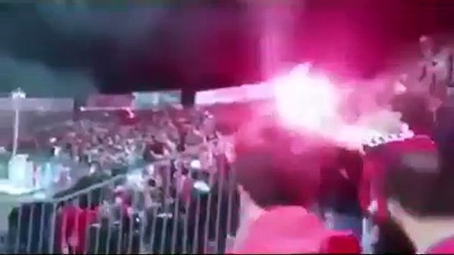 Arnavut taraftarlar TÜRK Bayrağı açınca, ermeni taraftarlar çıldırdı .