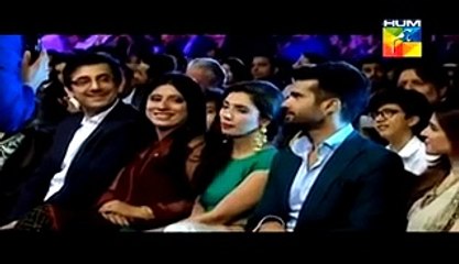 Fight Between Mahira Khan and Waasi Chaudhry in Hum TV Award Show