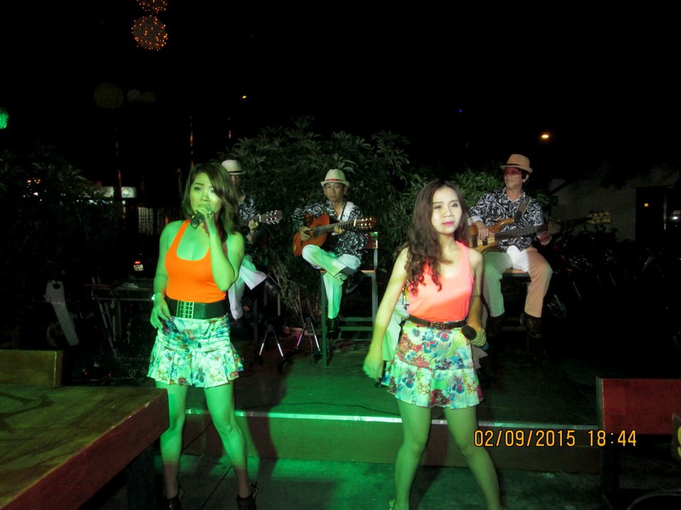 THIS MADQUERADE-ZOOMBIE- OSOLEMIO-Ban nhạc Flamenco Tumbadora Biểu diễn Âm Nhạc Đường Phố Mừng Lễ Quốc Khánh 2015