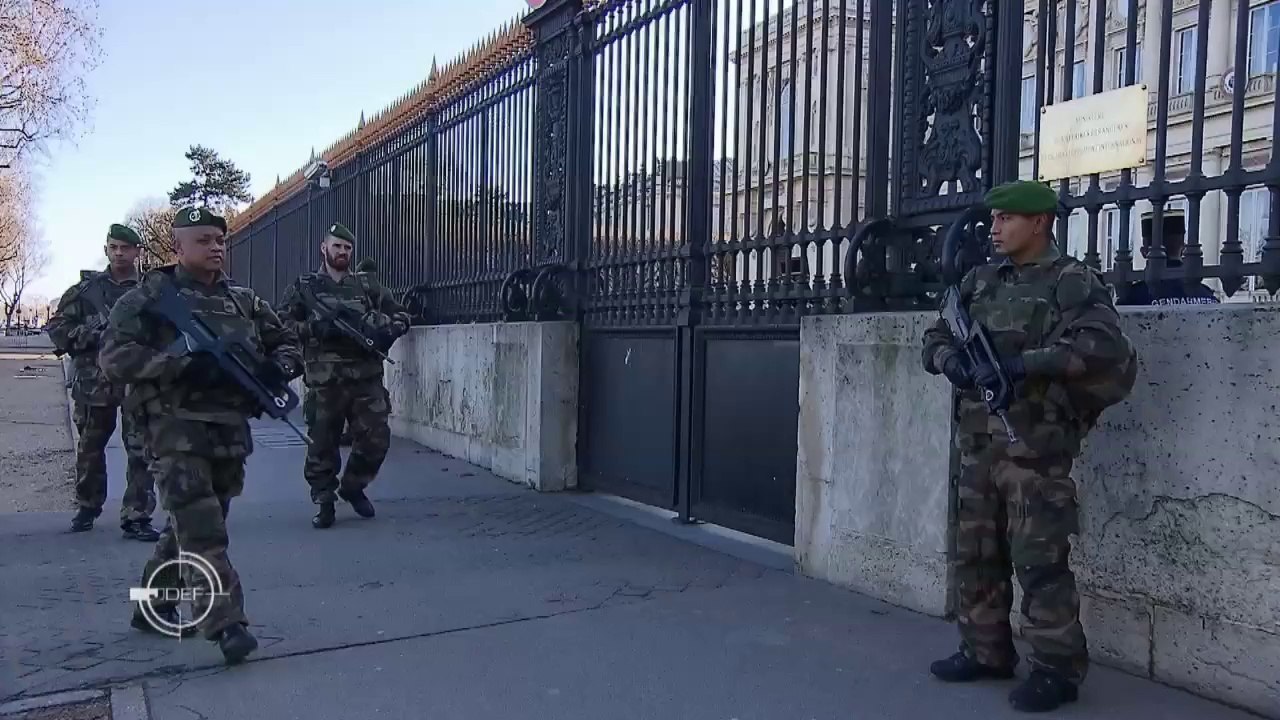 Operation Sentinelle, the army on a war footing (JDEF)