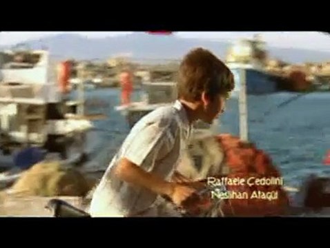 İzlenmeye Değer- İlk Aşk (Şiirli Video)