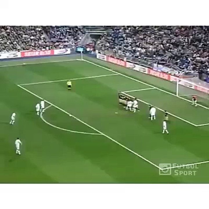 Roberto Carlos ! (what a shot)