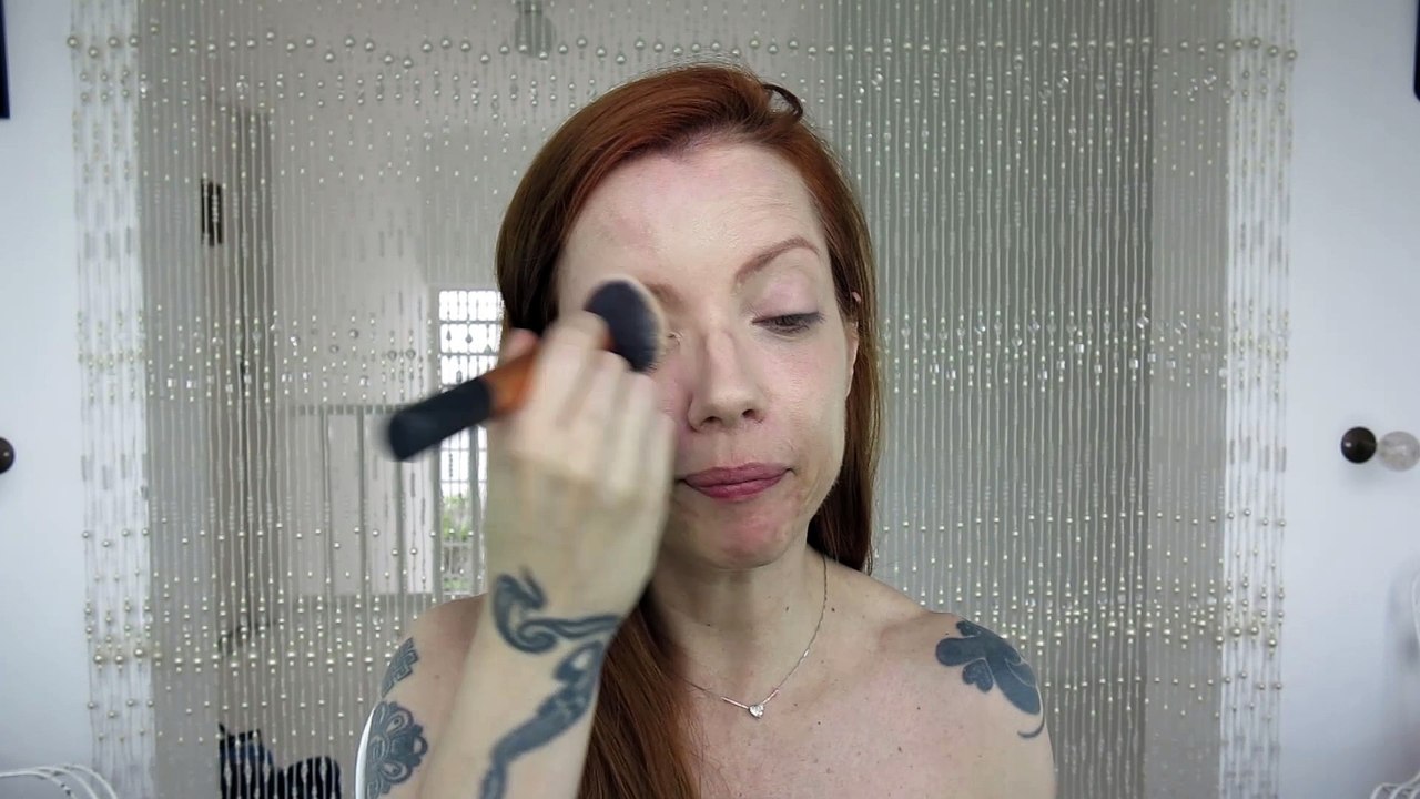 Julia Petit Passo a Passo marsala e dourado Maquiagem