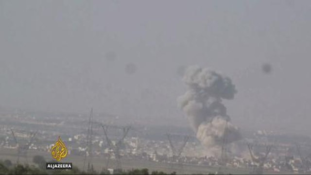 Syrian civilians flee Aleppo as government siege intensifies