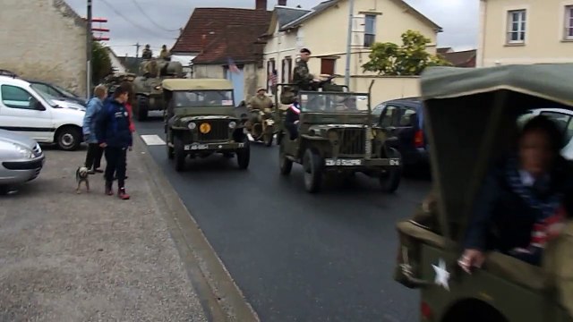 Défilé véhicules militaires 17-18:10:15 à Rantigny et Cauffry