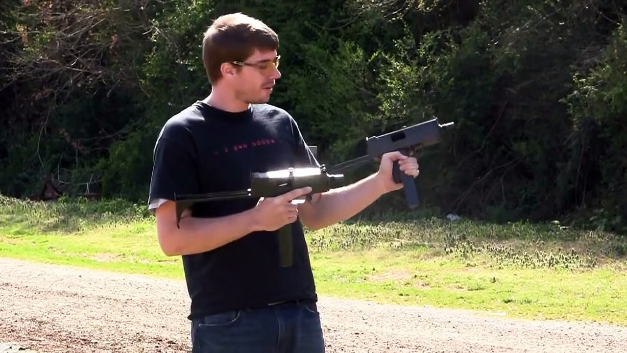 Dual Wielding Mac 10s