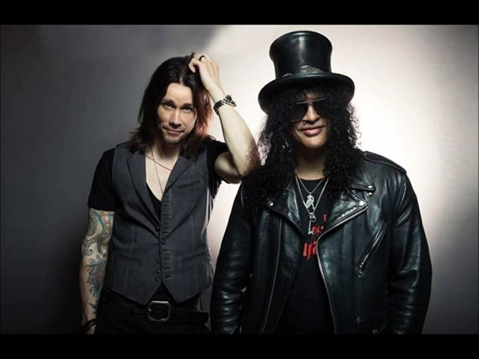 Slash ft Myles Kennedy Nothing left to fear (rare acoustic)